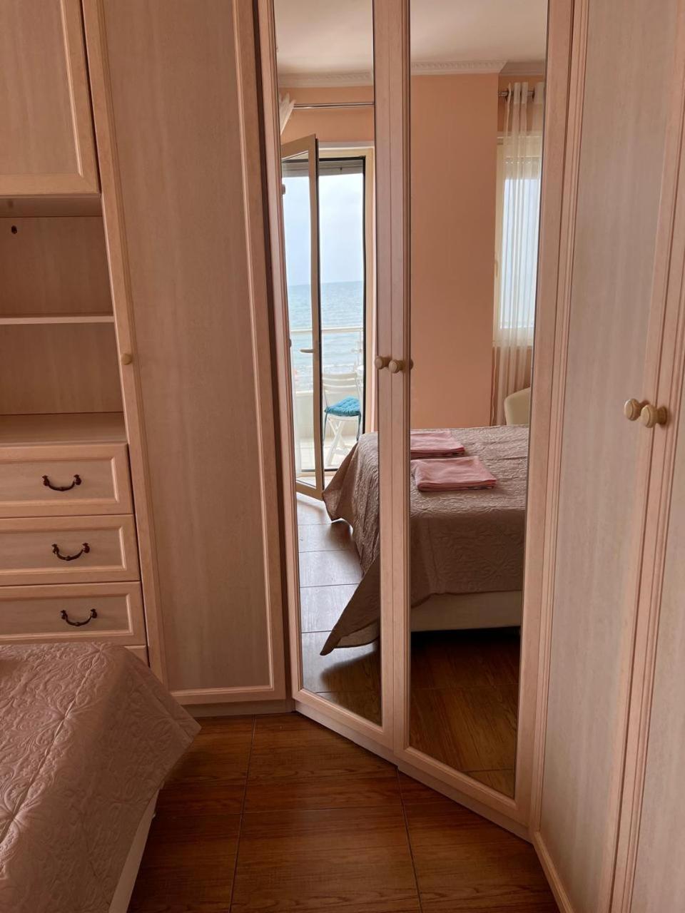 Sea View-Apartment On The Beach - Durrs2 Драч Екстериор снимка