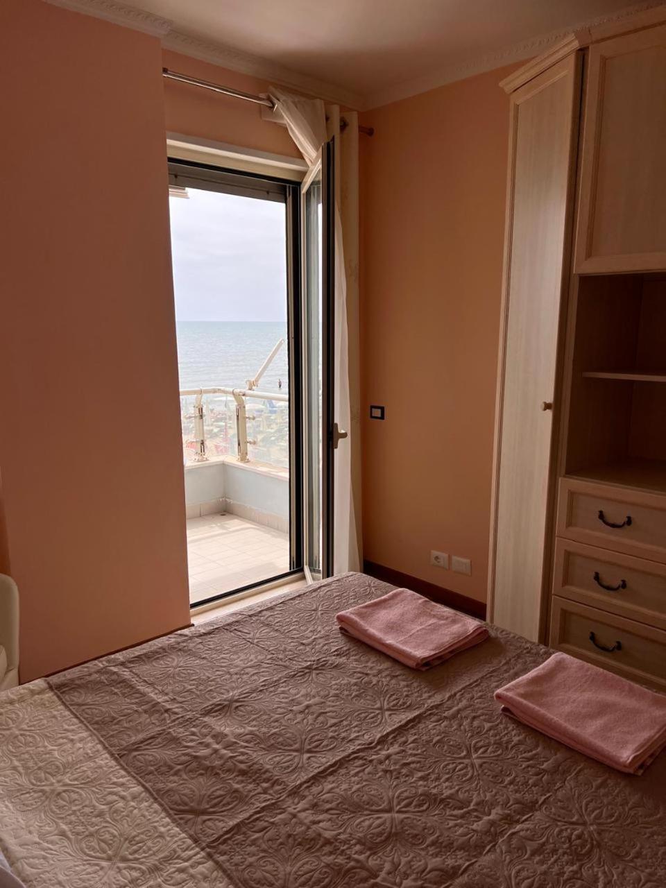 Sea View-Apartment On The Beach - Durrs2 Драч Екстериор снимка
