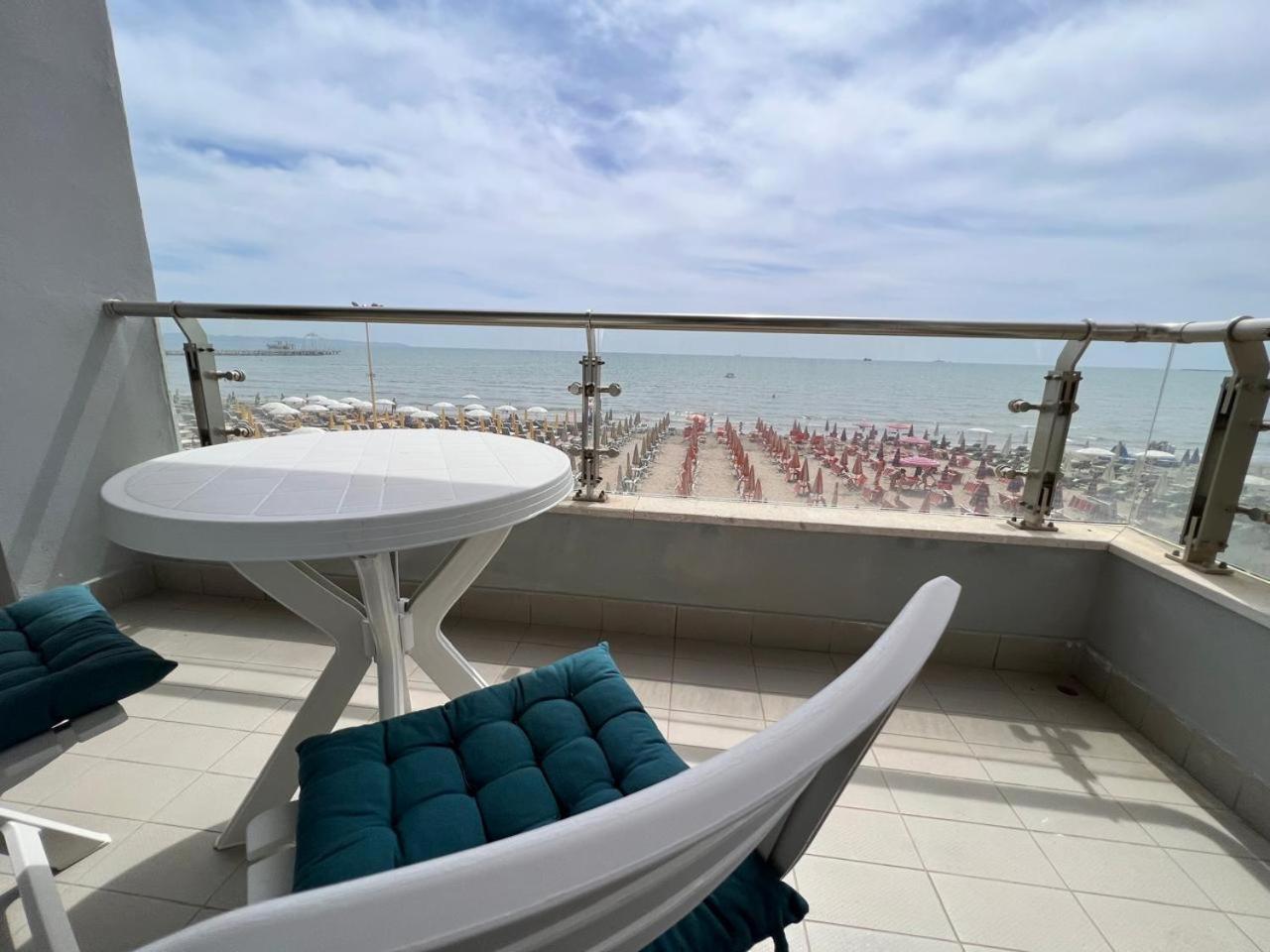 Sea View-Apartment On The Beach - Durrs2 Драч Екстериор снимка
